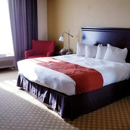 Quality Inn & Suites Александрия Экстерьер фото