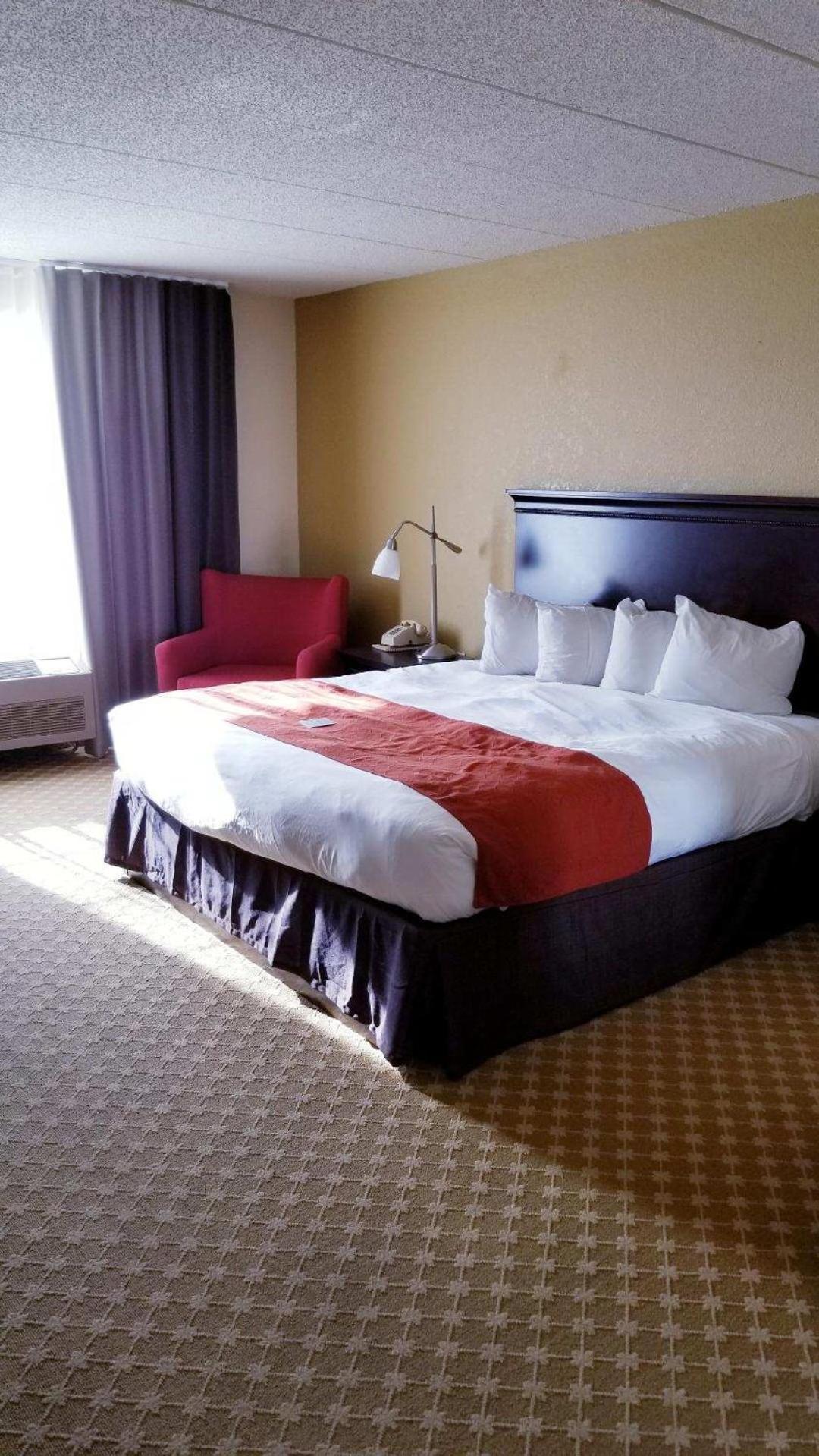 Quality Inn & Suites Александрия Экстерьер фото