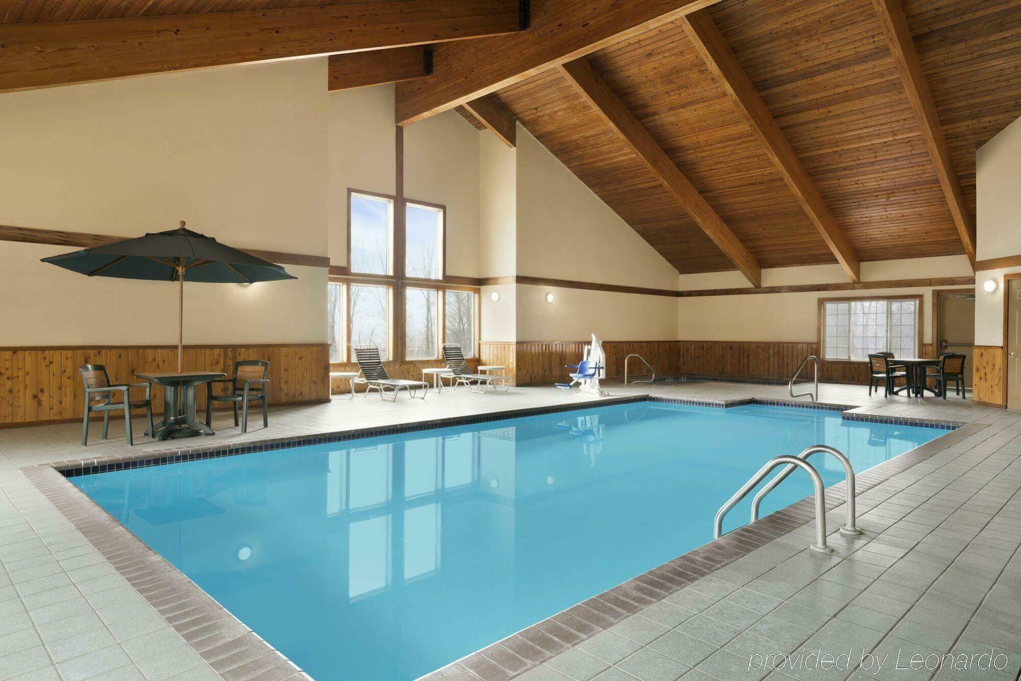 Quality Inn & Suites Александрия Экстерьер фото
